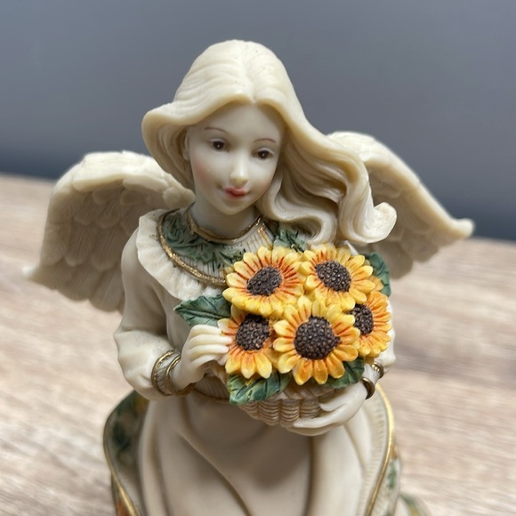 Sarah’s Angels 2009 Angel Figurine with Sunflowers Handcrafted Mindspring Studio - Picture 2 of 6